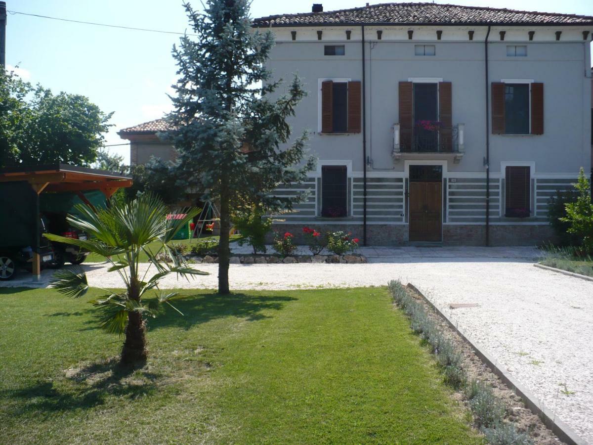 L'Albero Della Gioia Bed and Breakfast Villanova sull'Arda Exteriör bild
