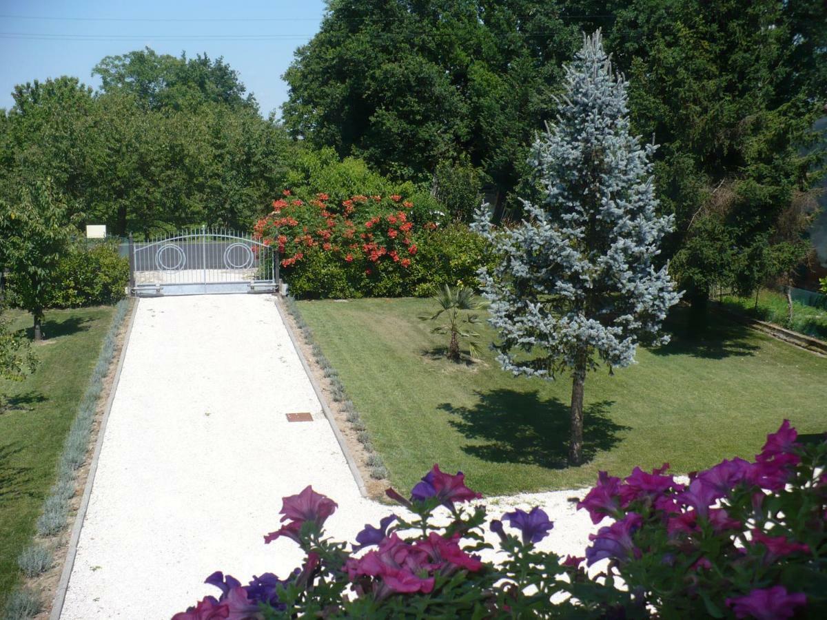 L'Albero Della Gioia Bed and Breakfast Villanova sull'Arda Exteriör bild