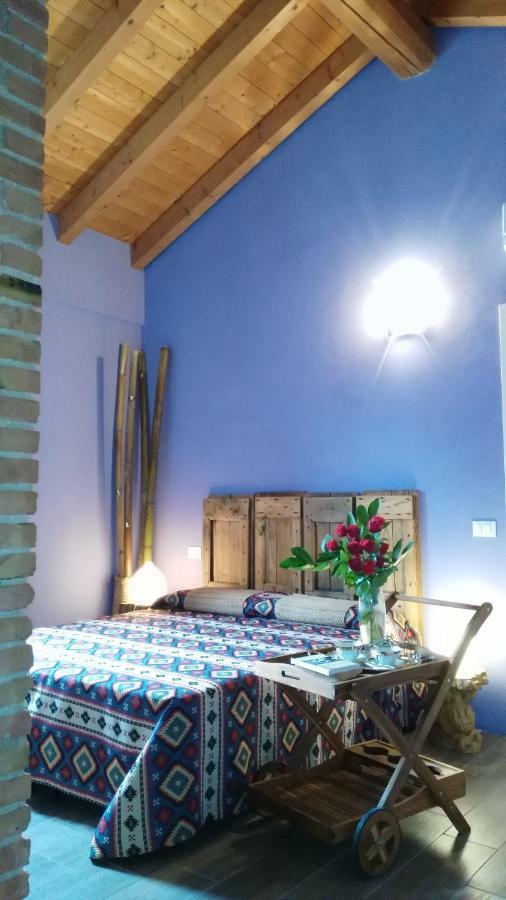 L'Albero Della Gioia Bed and Breakfast Villanova sull'Arda Exteriör bild