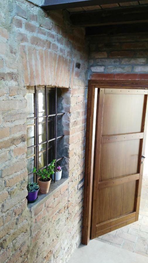 L'Albero Della Gioia Bed and Breakfast Villanova sull'Arda Exteriör bild